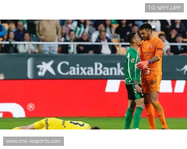 安东尼倒勾染红直红,贝蒂斯1-1战平赫罗纳现争议判罚